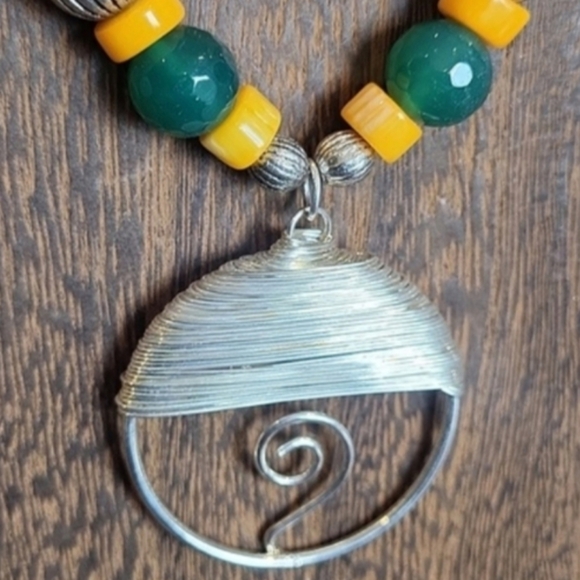 Vintage Southwestern Style Silver Tone Wire Wrapped Pendant Beaded Necklace - Picture 3 of 6